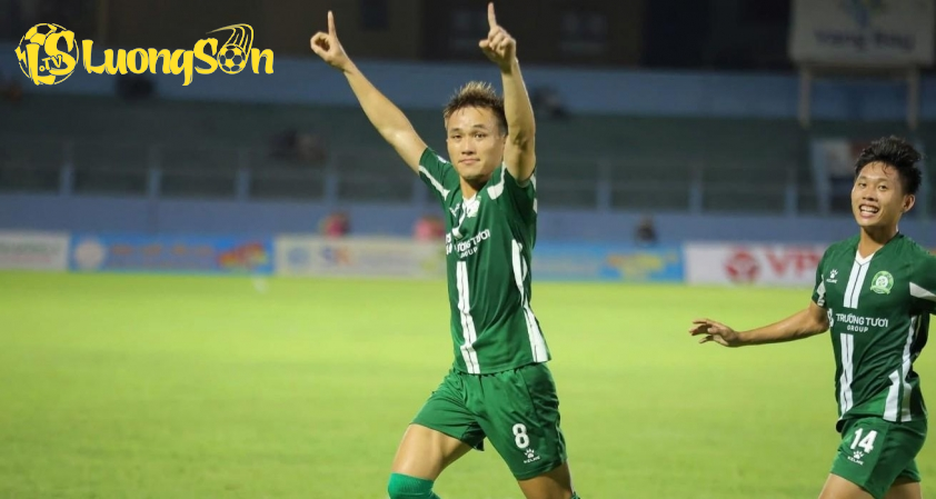 Lưu Tự Nhân lập cú đúp để vượt qua Công Phượng trong cuộc đua Vua phá lưới giải Hạng Nhất Lưu Tự Nhân lập cú đúp để vượt qua Công Phượng trong cuộc đua Vua phá lưới giải Hạng Nhất